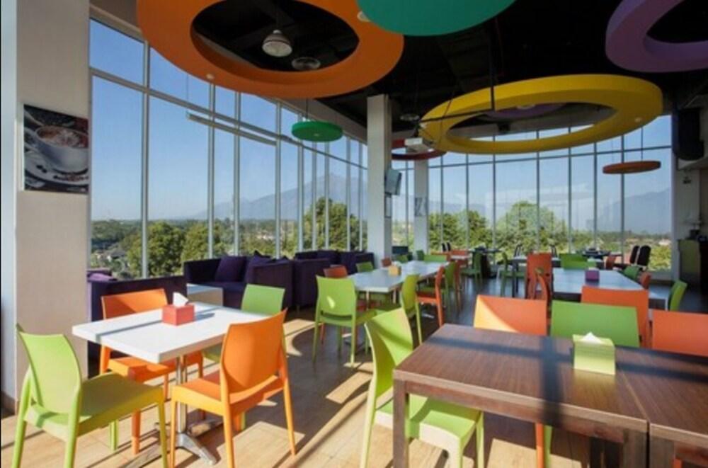 Laras Asri Resort & Spa Salatiga Zewnętrze zdjęcie