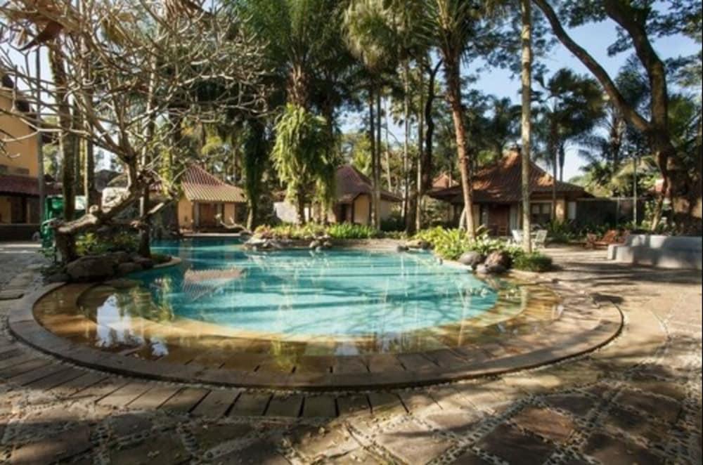 Laras Asri Resort & Spa Salatiga Zewnętrze zdjęcie