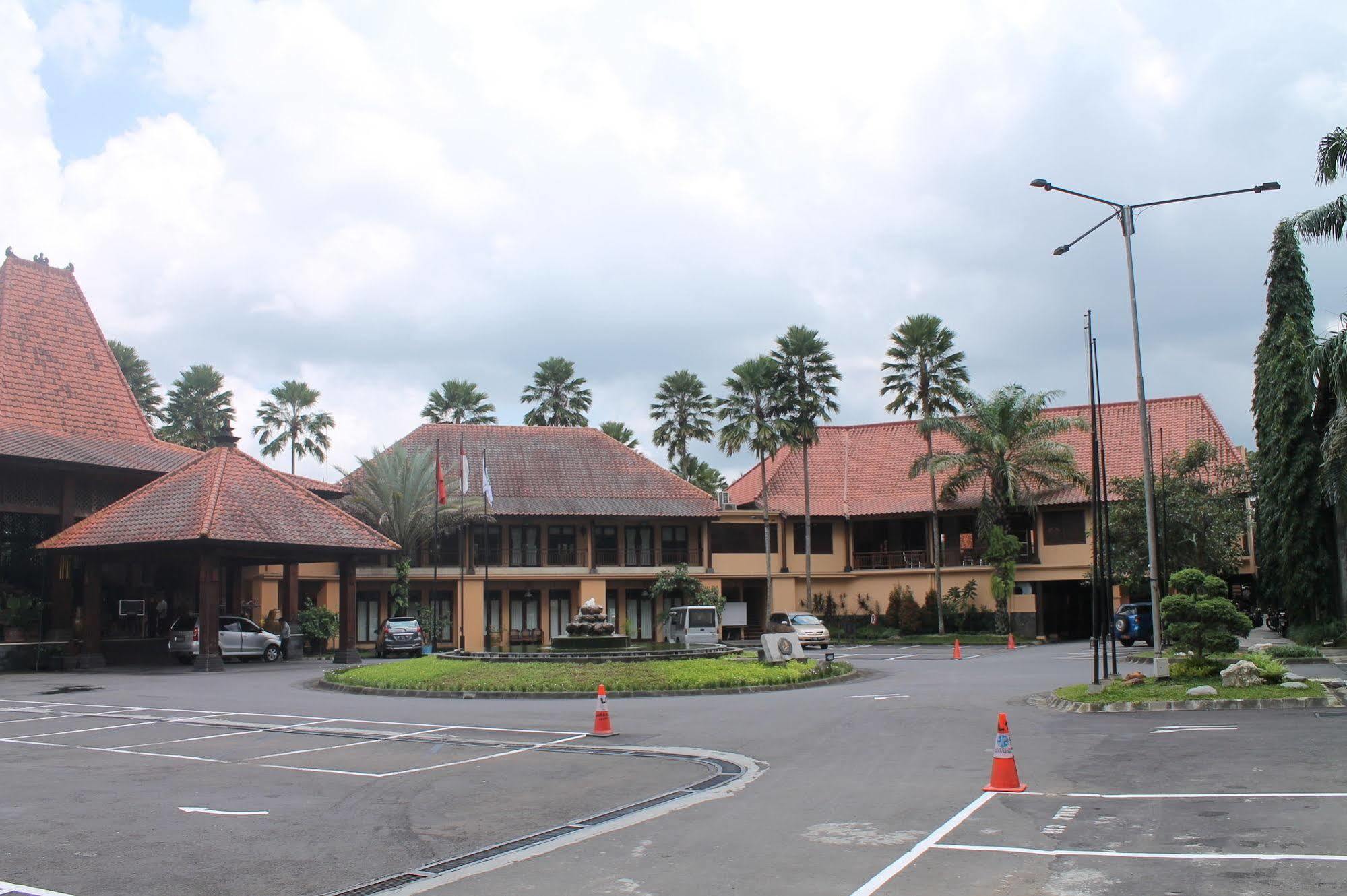 Laras Asri Resort & Spa Salatiga Zewnętrze zdjęcie