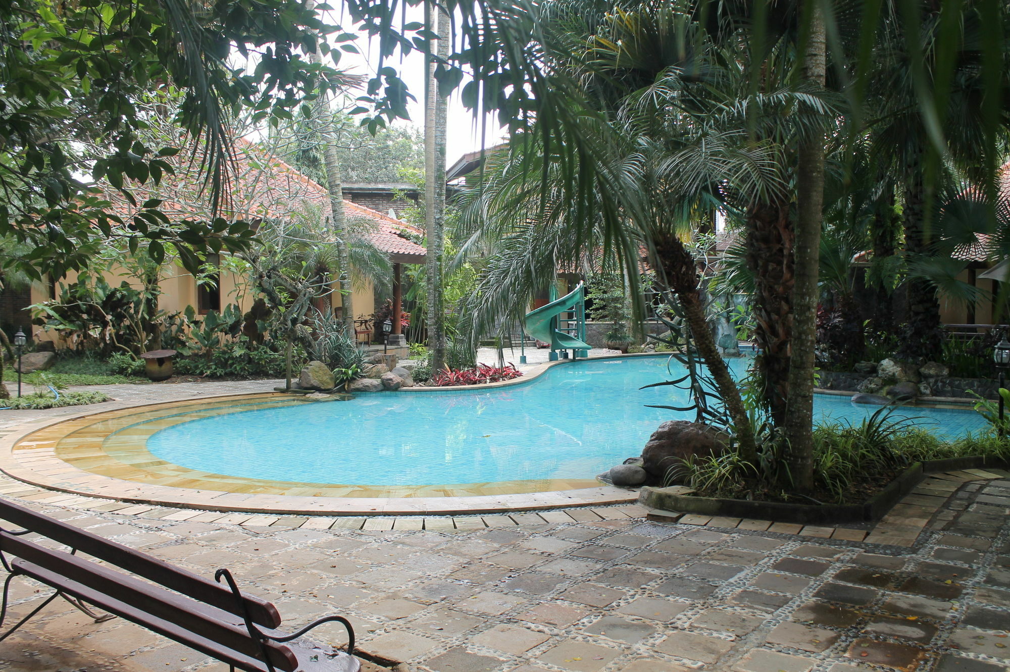 Laras Asri Resort & Spa Salatiga Zewnętrze zdjęcie